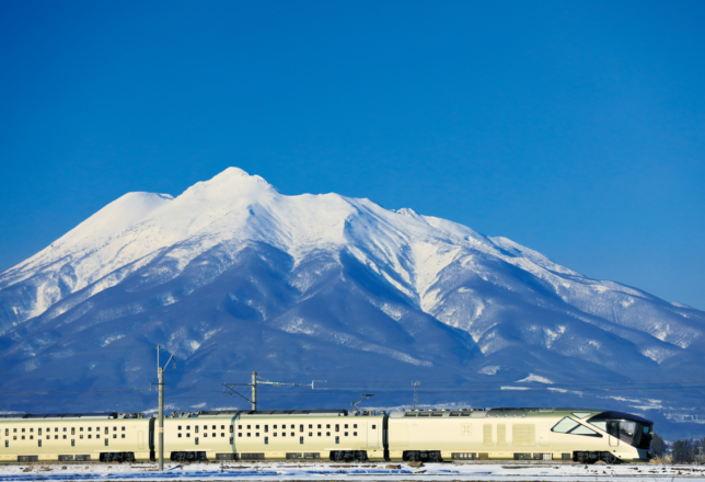 四季島が走る様子